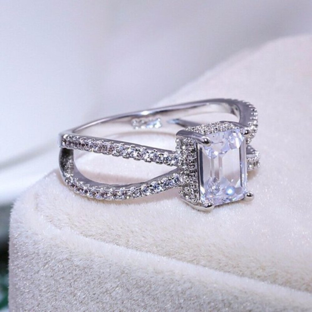 Elegant 925 Silver Emerald Cut White Sapphire Ring - Picture 3 of 5